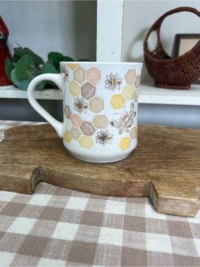 Bumblebee mug cup heartland hive